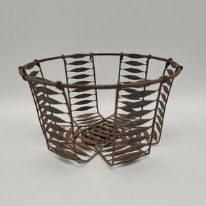 Vintage Rustic Wire Round Basket Rusty Farmhouse Cottage Industrial MCM